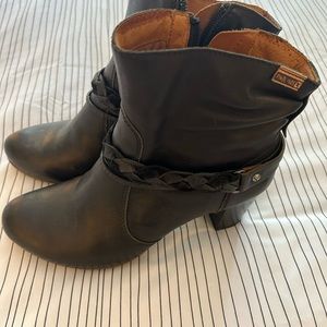 Pikolinos leather boots